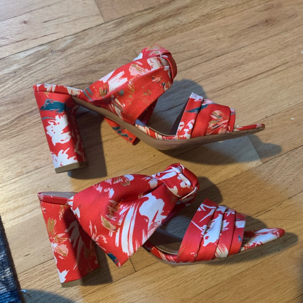 Lewit red print heels size 40 1/2